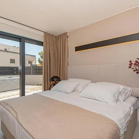 Luxury Contemporary In With Pool, Sauna And Hot Tub Villa
