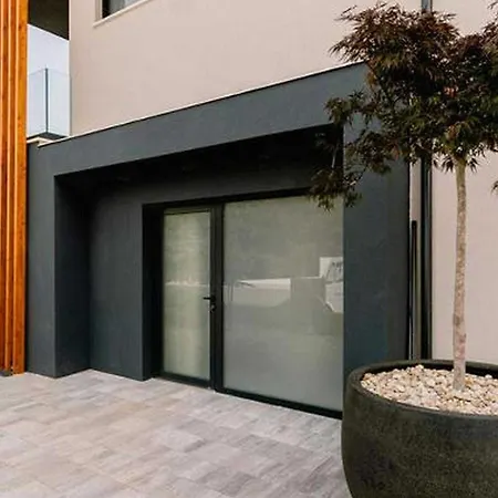 Villa Luxury Contemporary In With Pool, Sauna And Hot Tub