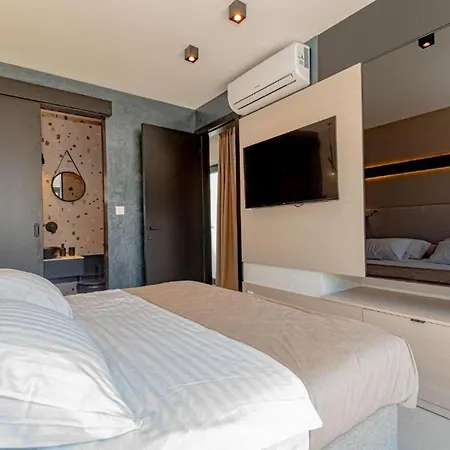 Luxury Contemporary In With Pool, Sauna And Hot Tub Villa